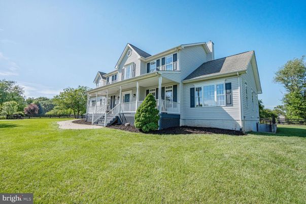 Backyard, Exterior, Facade, Cape Cod