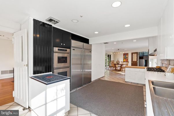 Dining room, Interior, Kitchen, Recessed Lighting, Stainless Steel Appliances