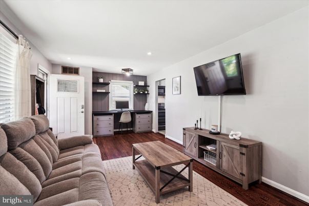 Home Office, Interior, Kitchen, Living room, Recessed Lighting, Wood Texture Flooring