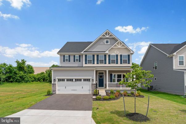 Attached, Exterior, Facade, Farmhouse