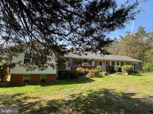 Backyard, Exterior, Facade, Brick Facade, Cape Cod