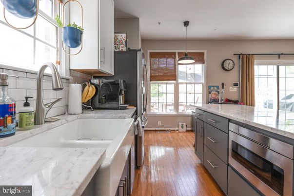 Interior, Kitchen, Pendant Lights, Wood Texture Flooring