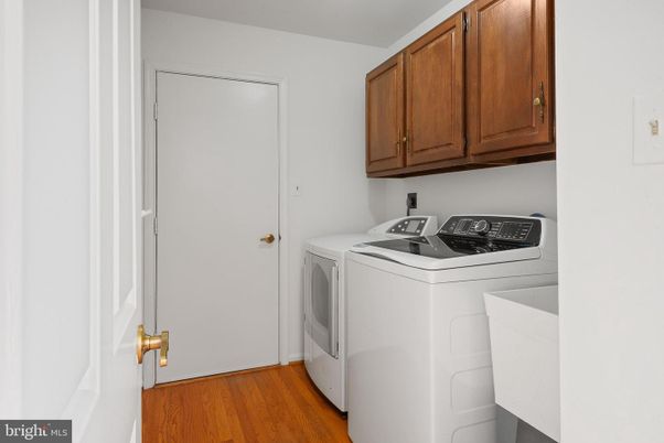Interior, Washer, Wood Texture Flooring
