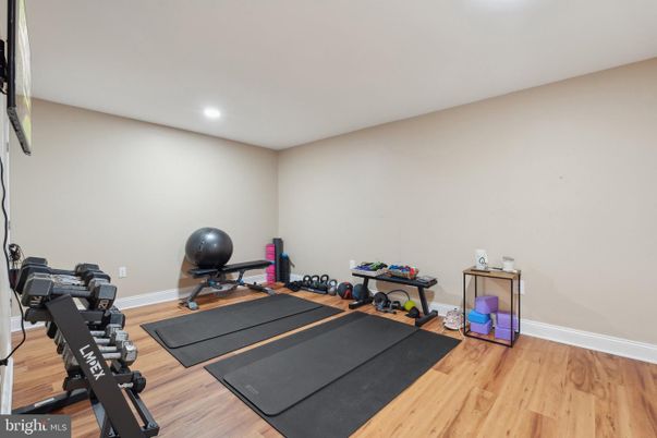Fitness Equipment, Interior, Recessed Lighting, Wood Texture Flooring