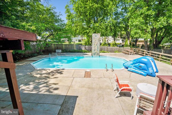 Exterior, Pool