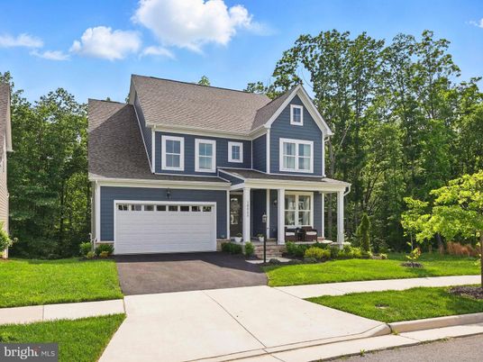 Attached, Exterior, Facade, Farmhouse
