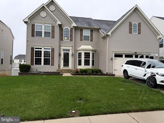 Attached, Exterior, Facade, Brick Traditional