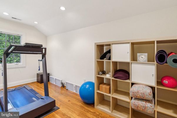 Fitness Equipment, Interior, Recessed Lighting, Wood Texture Flooring