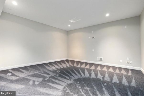 Empty room, Interior, Recessed Lighting