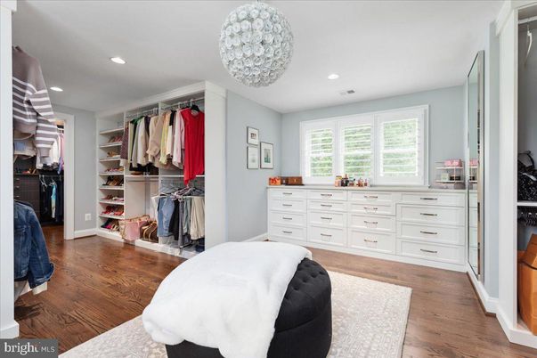 Interior, Pendant Lights, Recessed Lighting, Walk-in Closets, Wood Texture Flooring