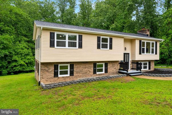 Exterior, Facade, Brick Facade, Raised Ranch