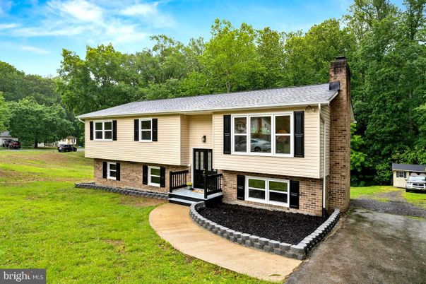 Backyard, Exterior, Facade, Brick Facade, Raised Ranch