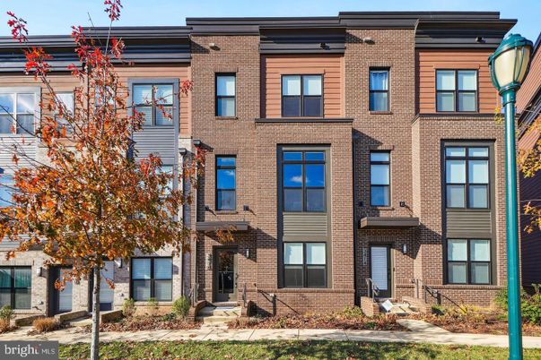 Exterior, Facade, Brick Facade, Rowhouse