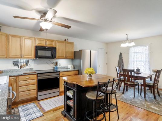 Dining room, Interior, Kitchen, Stainless Steel Appliances, Wood Texture Flooring