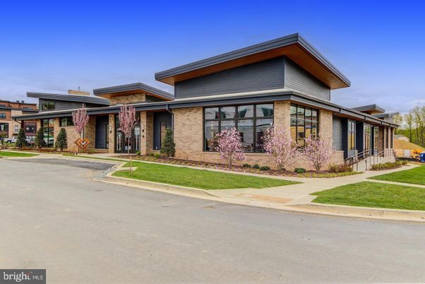 Exterior, Facade, Modern