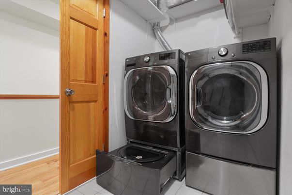 Interior, Washer, Wood Texture Flooring