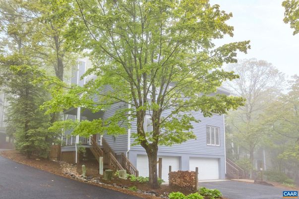 Attached, Exterior, Facade, Raised Ranch