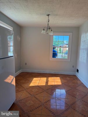 Empty room, Interior, Pendant Lights