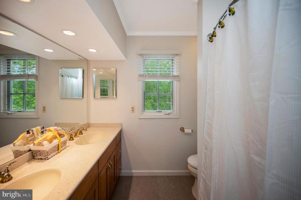 Bathroom, Dual Sink Vanities, Interior, Recessed Lighting