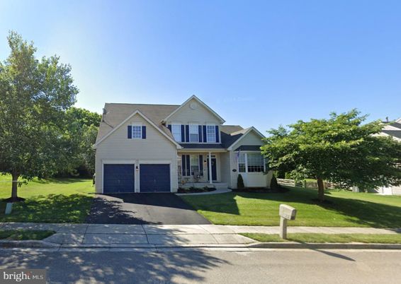 Attached, Exterior, Facade, Farmhouse