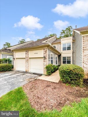 Attached, Exterior, Facade, Brick Facade, Ranch