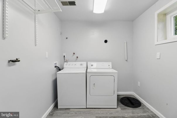 Interior, Utility Closets, Washer, Wood Texture Flooring