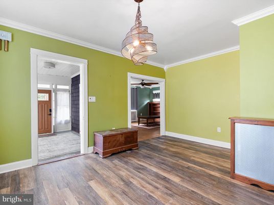 Interior, Pendant Lights, Wood Texture Flooring