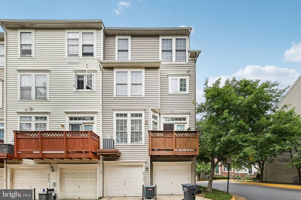 Attached, Exterior, Facade, Rowhouse