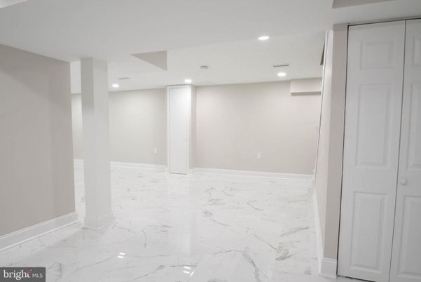 Empty room, Interior, Marble, Recessed Lighting