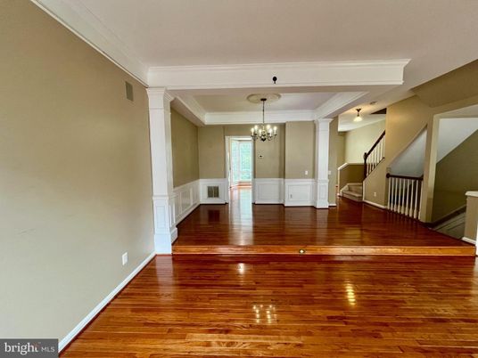 Chandelier, Empty room, Interior, Wood Texture Flooring