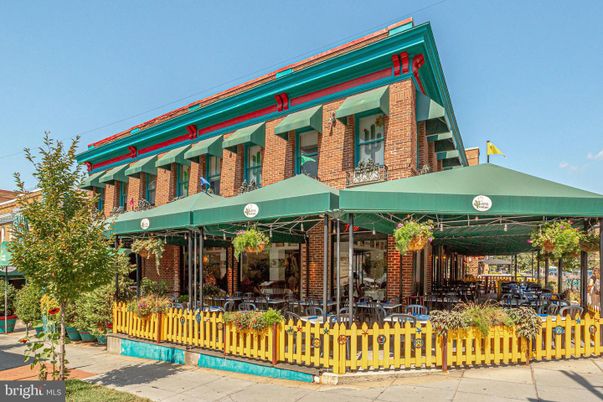 Exterior, Facade, Brick Facade, Rowhouse