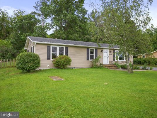 Backyard, Exterior, Facade, Ranch
