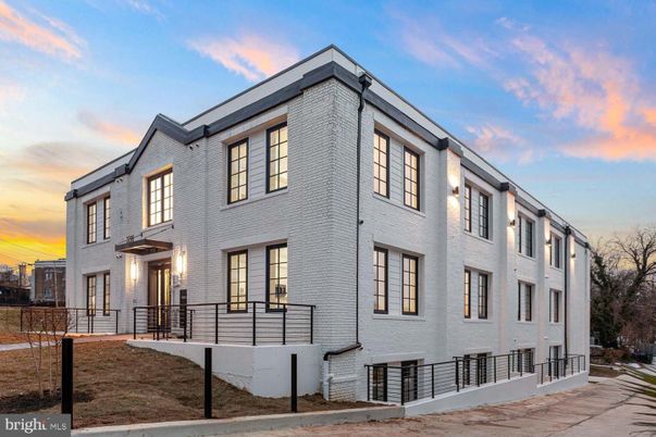 Exterior, Facade, Brick Facade, Rowhouse