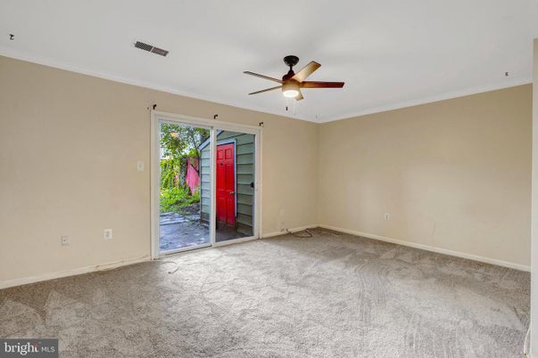 Empty room, Interior
