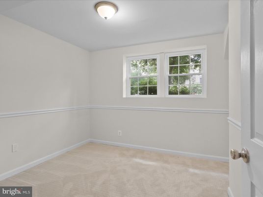 Empty room, Interior