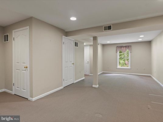 Empty room, Interior, Recessed Lighting