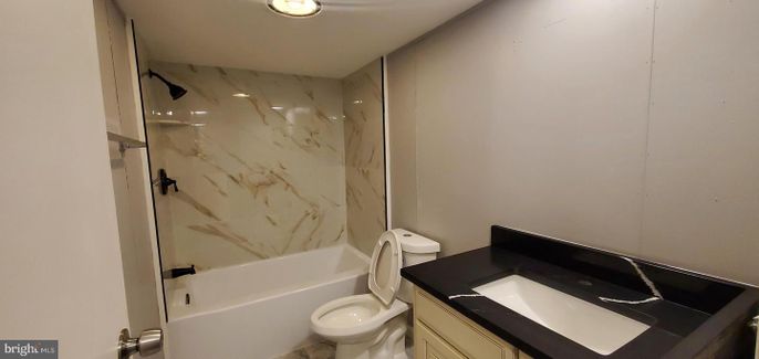 Bathroom, Interior, Marble Walls, Recessed Lighting