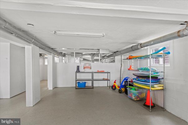 Garage, Interior