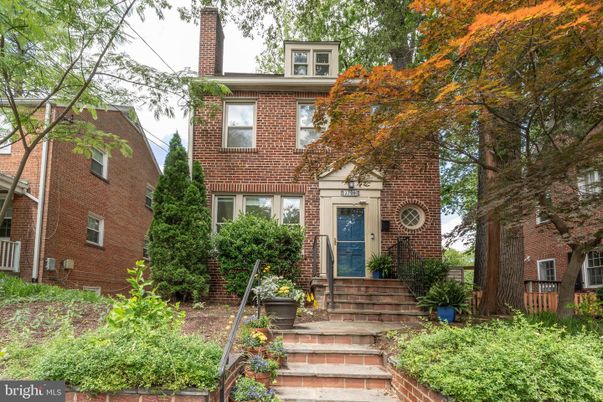 Exterior, Facade, Brick Facade, Rowhouse