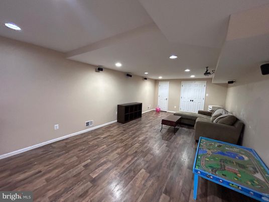 Interior, Recessed Lighting, Wood Texture Flooring