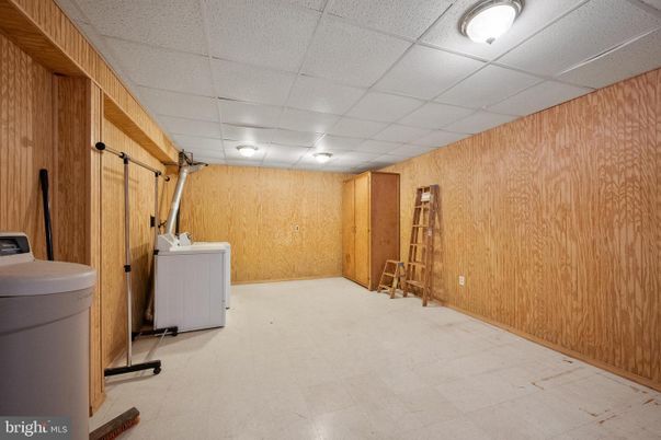 Interior, Washer, Wooden Walls