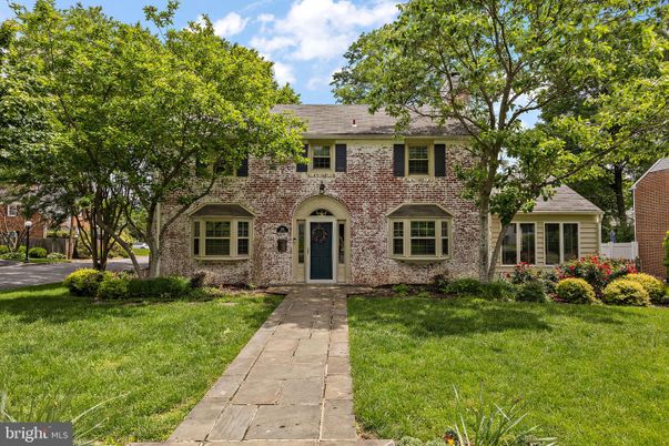 Exterior, Facade, Brick Facade, Georgian