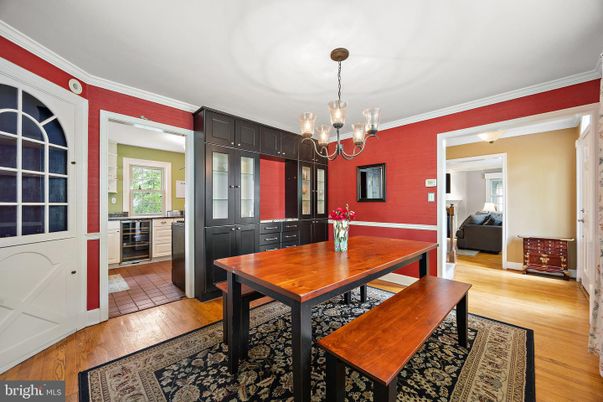 Chandelier, Dining room, Interior, Kitchen, Wood Texture Flooring
