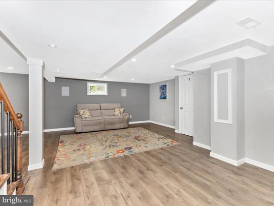 Interior, Recessed Lighting, Wood Texture Flooring