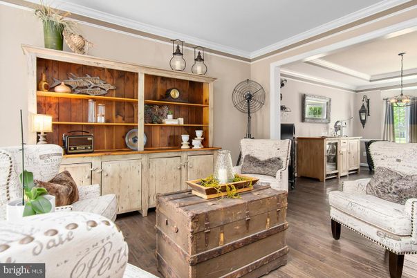 Interior, Pendant Lights, Wood Texture Flooring