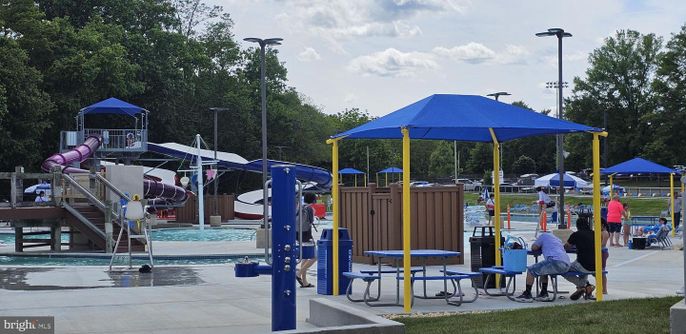 Exterior, Playground, Pool