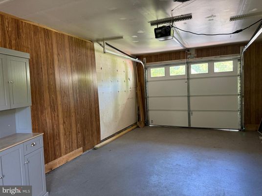 Garage, Interior, Wooden Walls