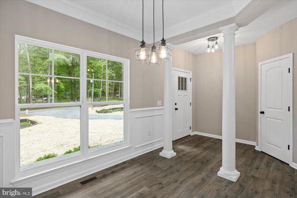 Empty room, Interior, Pendant Lights, Wood Texture Flooring
