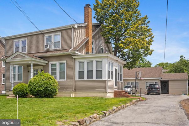 Exterior, Facade, American Foursquare