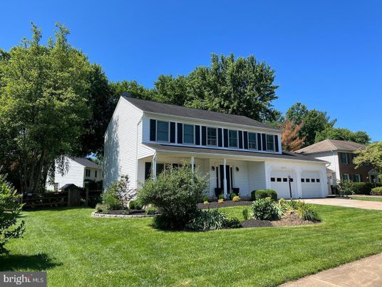 Attached, Exterior, Facade, Farmhouse